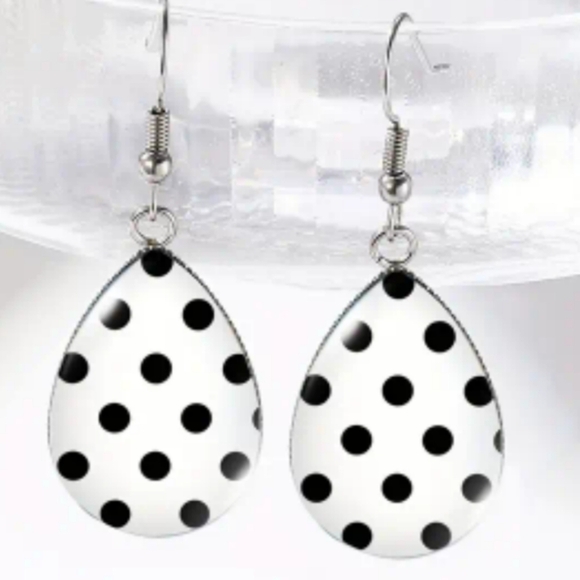 2/$30 Or 3/$35 Elegant Black and White Polka Dot Earrings (#065) - Picture 1 of 6